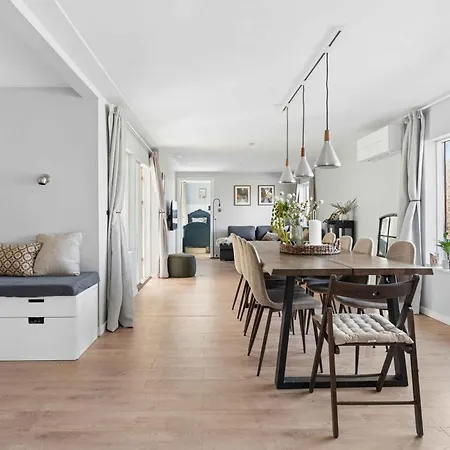 Summehouse With For 10 Great Location 度假居
