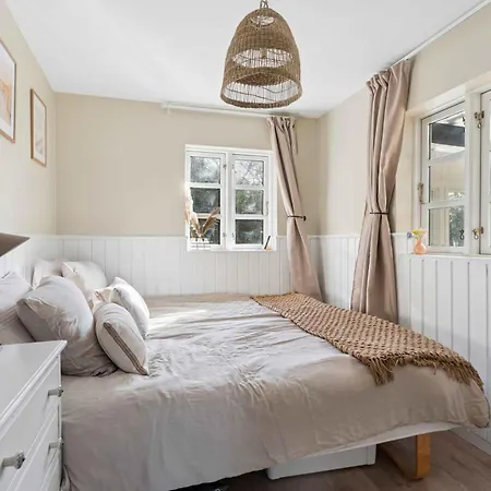 Summerhouse With For 10 Great Location