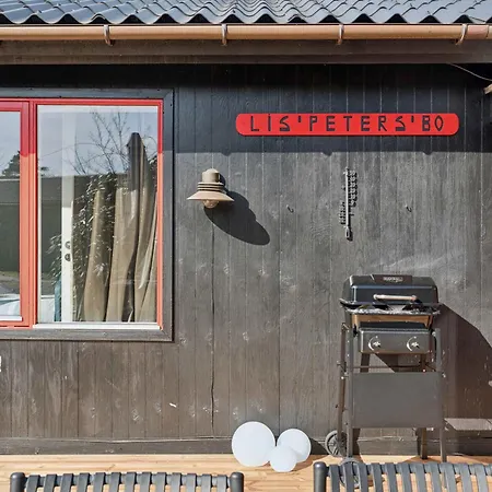 Summerhouse With For 10 Great Location *