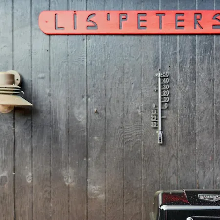 Summerhouse With For 10 Great Location Bøtø By